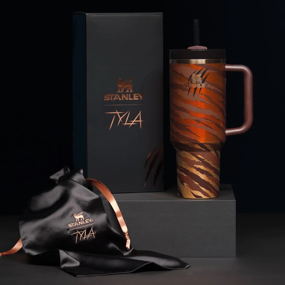 special edition Tyla Tyger Stanley Flowstate 40oz tumbler | collectible - Picture 4 of 10